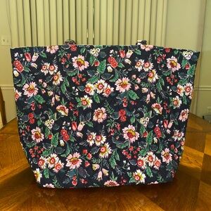 NWT Vera Bradley Grand Tote Hidden Hearts